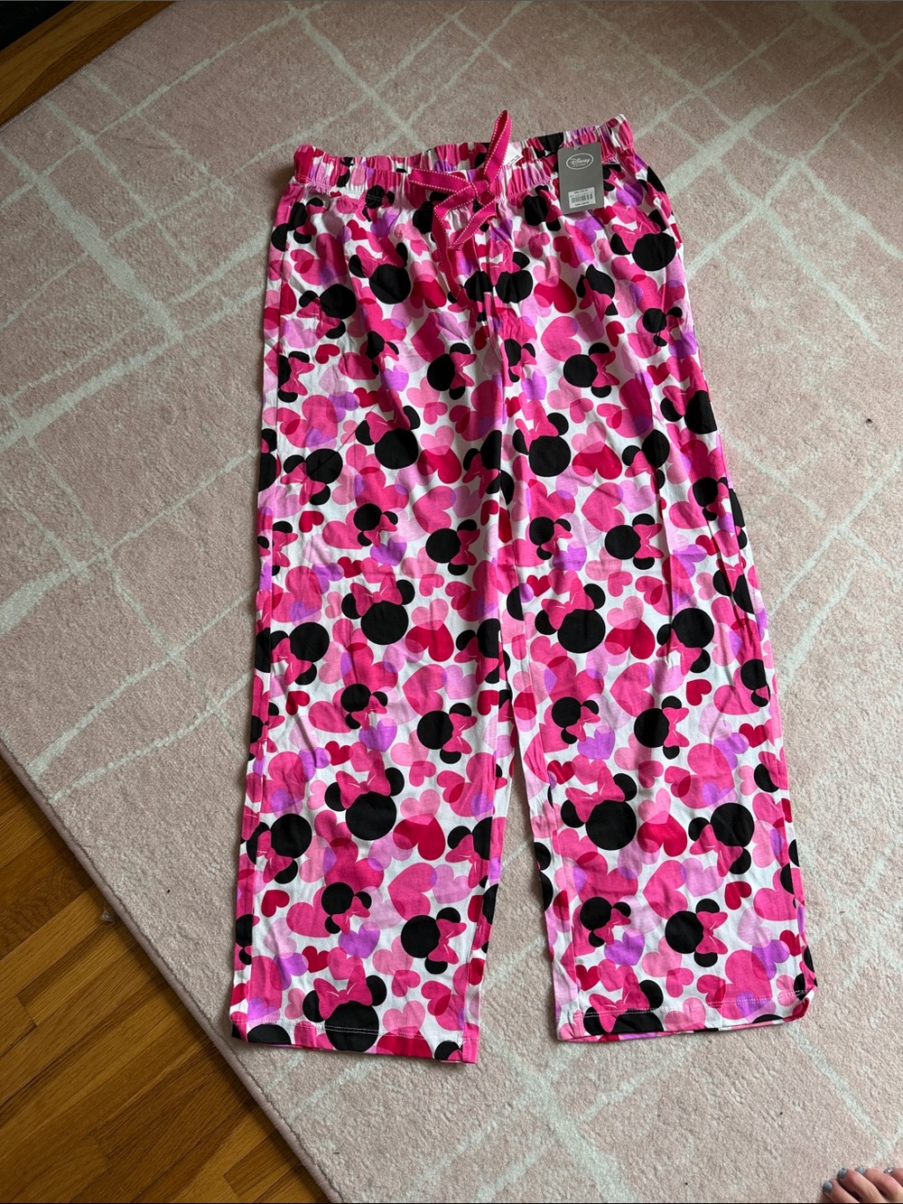 Disney women’s Pink & Black Mickey Heart Print Lounge pajama Pants